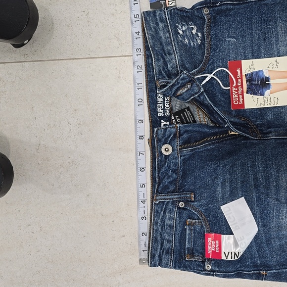 Curvy Super High Rise Denim Shorts - Picture 7 of 7